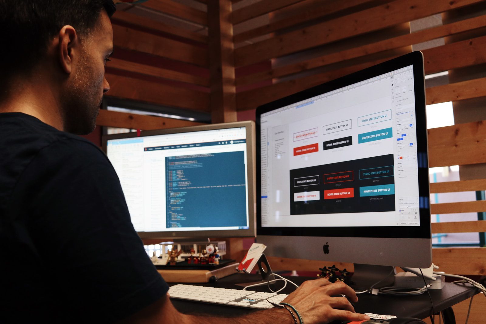Indianapolis web designer using Apple computer